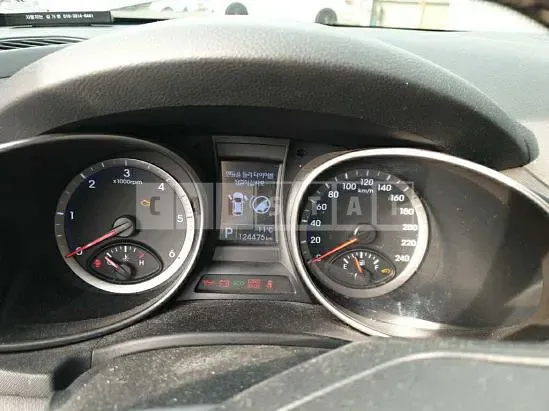 Photo 2 of 19: 2015 Hyundai Santa Fe, VIN KMHSW81UBFU389121 — Korean insurance auction