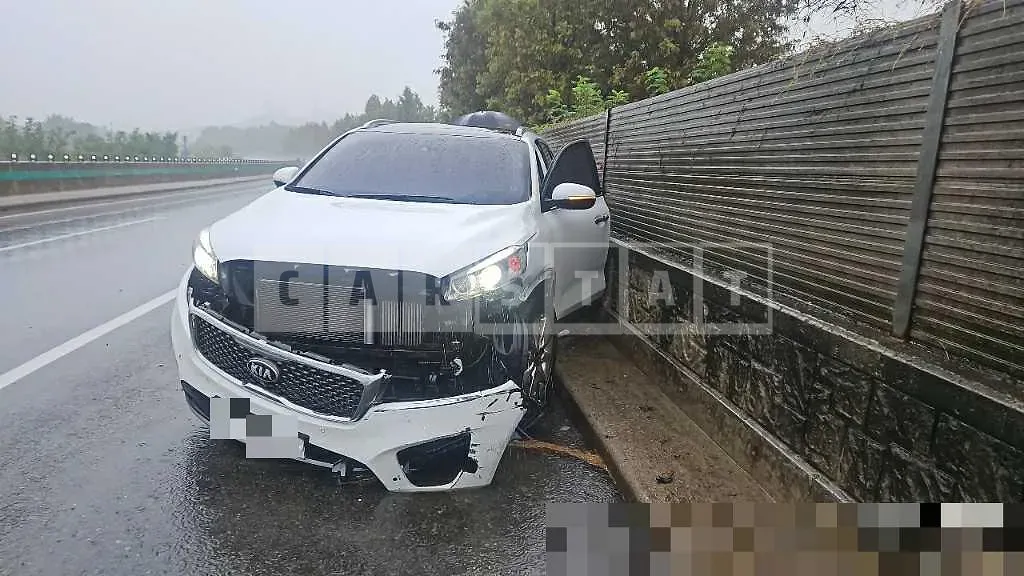 Photo 2 of 12: 2015 Kia Sorento 2.2 — Korean insurance auction