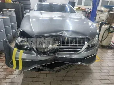 Photo 1 of 16: 2019 Mercedes-Benz E 300 4Matic, VIN WDDZF4KB1KA689870 — Korean insurance auction