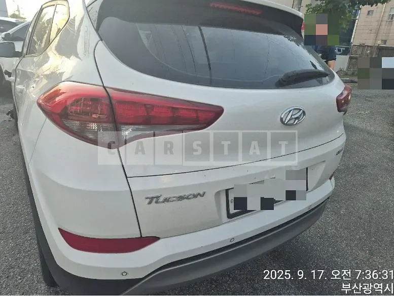 Photo 2 of 2: 2017 Hyundai Tucson TL — Korean insurance auction
