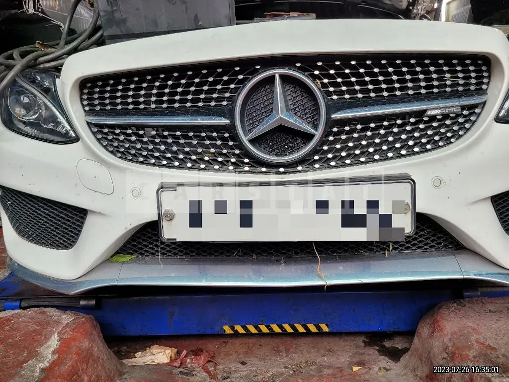 Photo 2 of 28: 2017 Mercedes-Benz C200, VIN WDDWF4CB3HF480899 — Korean insurance auction