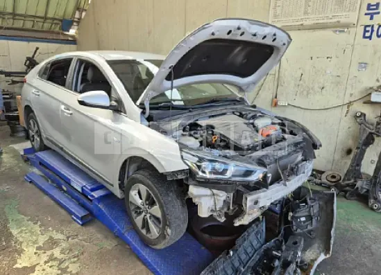 Photo 2 of 19: 2018 Hyundai IONIQ, VIN KMHC951DGJU060035 — Korean insurance auction