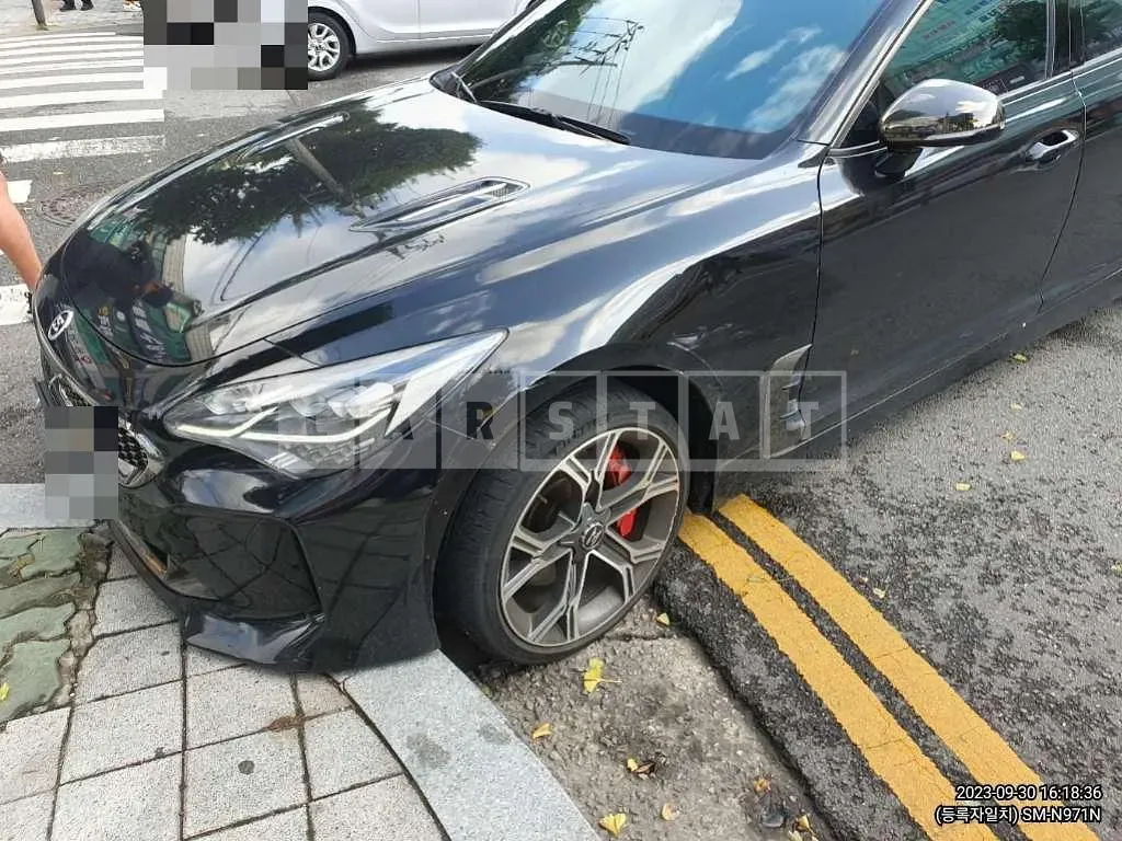 Photo 2 of 9: 2017 Kia Stinger 2.0, VIN KNAE351ABJS006632 — Korean insurance auction
