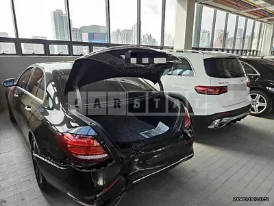 Photo 1 of 7: 2019 Mercedes-Benz E300, VIN WDDZF4JB1KA595263 — Korean insurance auction
