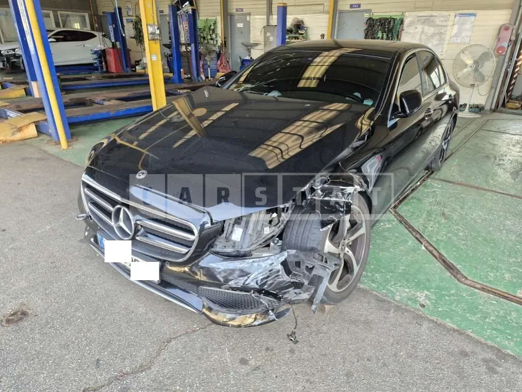 Photo 2 of 10: 2020 Mercedes-Benz E250, VIN W1KZF4FB9LA850793 — Korean insurance auction