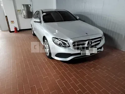 Photo 1 of 15: 2017 Mercedes-Benz E200, VIN WDDZF4CB1HA275317 — Korean insurance auction