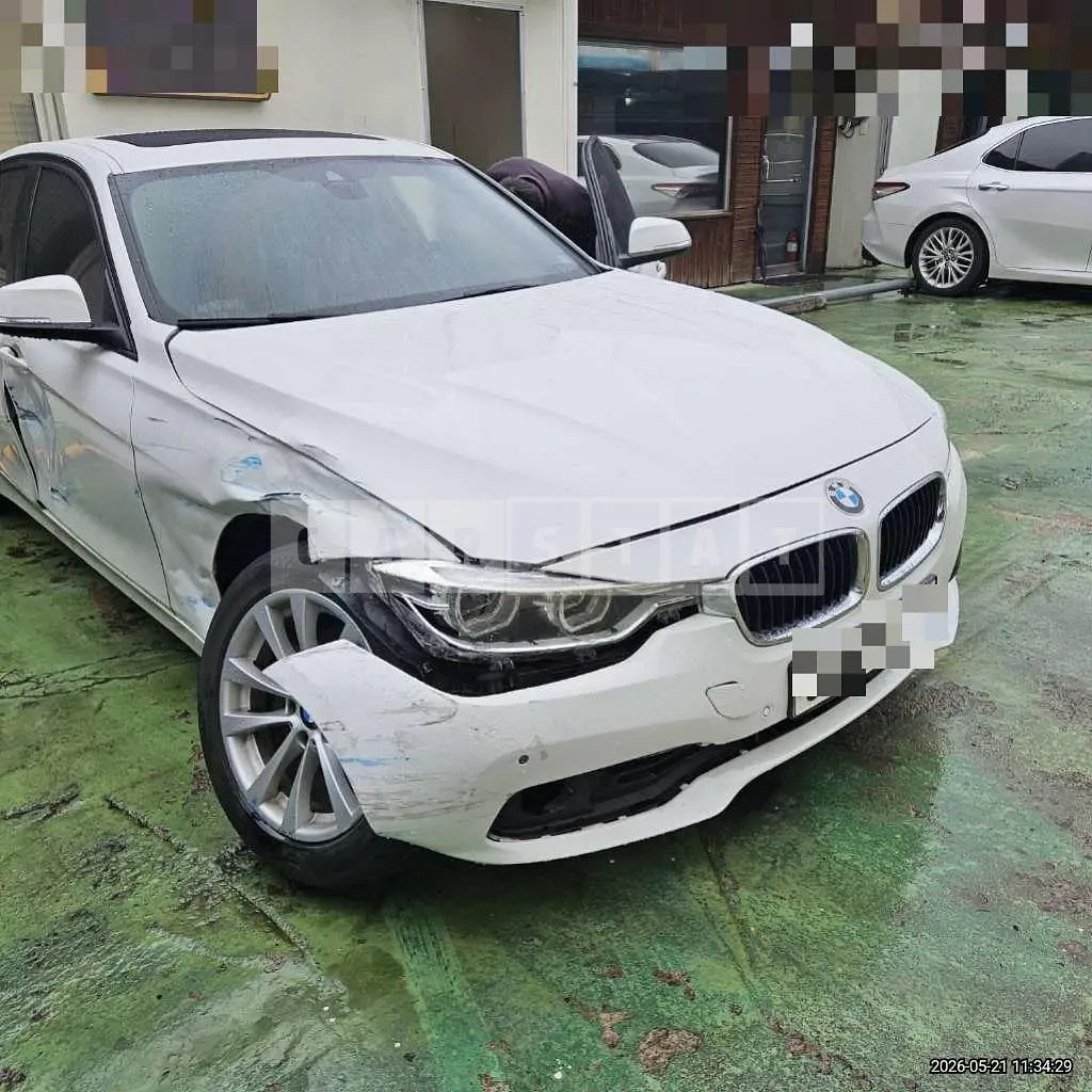 Photo 2 of 28: 2017 BMW 320d — Korean insurance auction