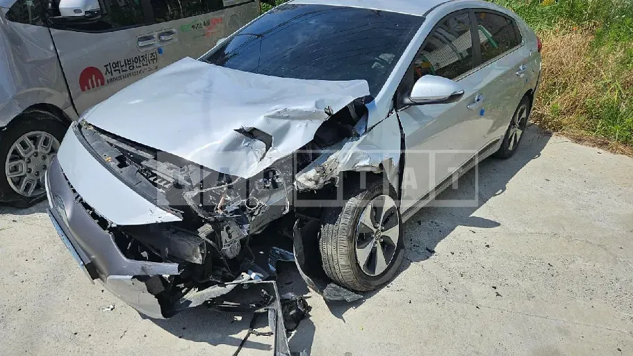Photo 2 of 13: 2018 Hyundai Modern Ionic — Korean insurance auction