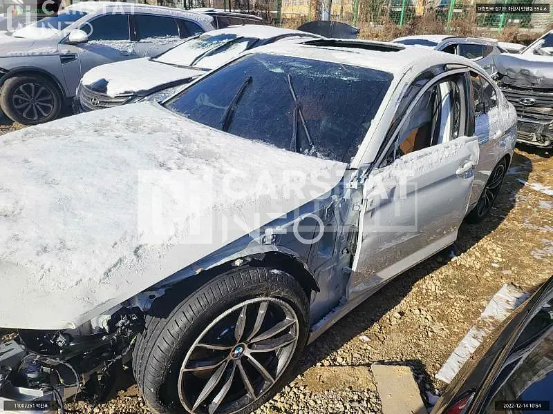 Photo 2 of 32: 2022 BMW 520i, VIN WBA11BH02NWX81171 — Korean insurance auction