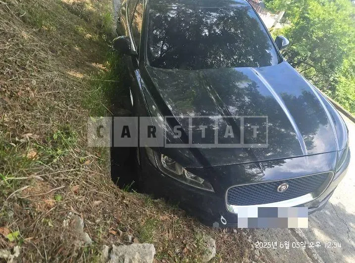 Photo 2 of 15: 2018 Jaguar F-Pace 20d — Korean insurance auction