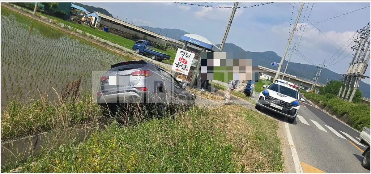 Photo 2 of 24: 2016 Hyundai Santa Fe 2.2 (4WD) — Korean insurance auction