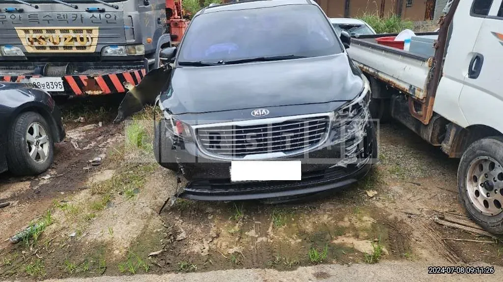 Photo 2 of 25: 2015 Kia Carnival — Korean insurance auction