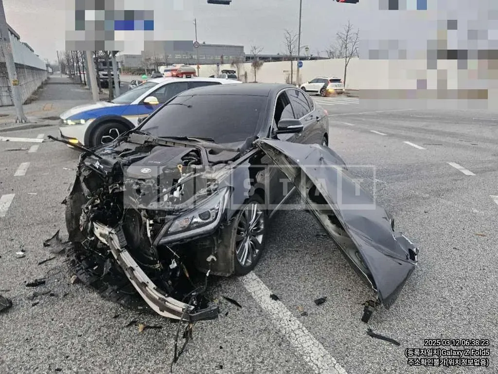 Photo 2 of 11: 2015 Genesis Dh — Korean insurance auction