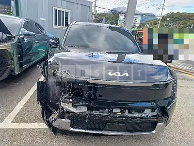 Photo 1 of 65: 2023 Kia EV9 4WD — Korean insurance auction