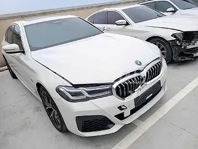 Photo 1 of 19: 2022 BMW 530e — Korean insurance auction