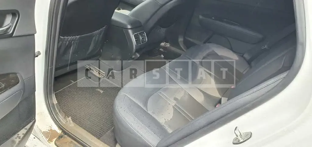 Photo 2 of 11: 2017 Kia K5, VIN KNAGX411BHA167648 — Korean insurance auction