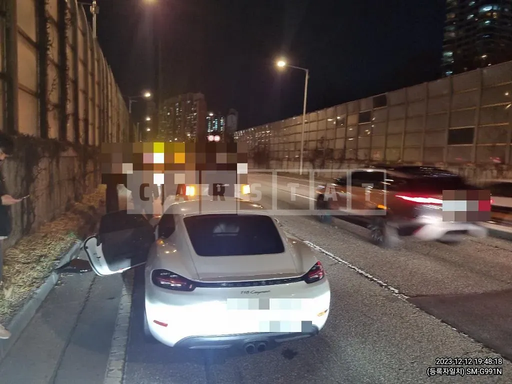 Photo 2 of 10: 2019 Porsche 718 Cayman, VIN WP0AA2981KS261375 — Korean insurance auction