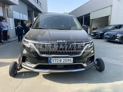 Photo 1 of 18: 2023 Kia Carnival, VIN KNANE813BPS236871 — Korean insurance auction