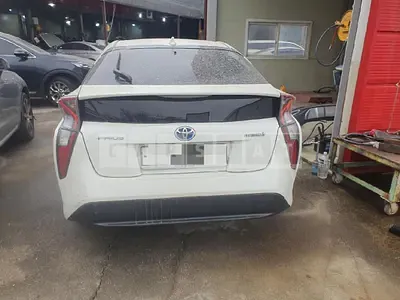 Photo 1 of 6: 2018 Toyota Prius, VIN JTDKBRFU0J3074598 — Korean insurance auction