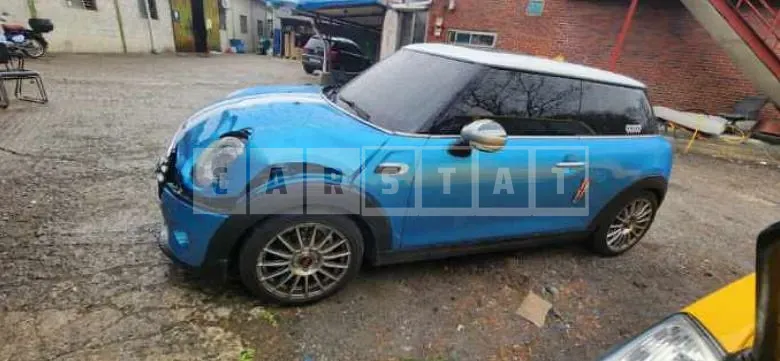 Photo 2 of 5: 2015 MINI Cooper D, VIN WMWXN310XF3B42086 — Korean insurance auction
