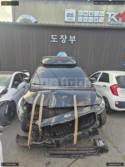 Photo 1 of 15: 2015 Kia Carnival High Limousine, VIN KNAME811BGS168964 — Korean insurance auction