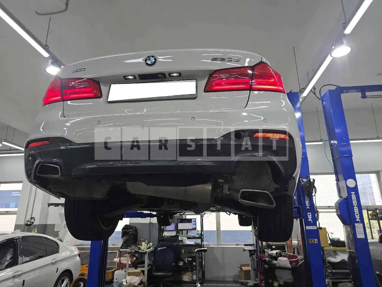 Photo 2 of 15: 2017 BMW 520d, VIN WBAJC3106HG465880 — Korean insurance auction