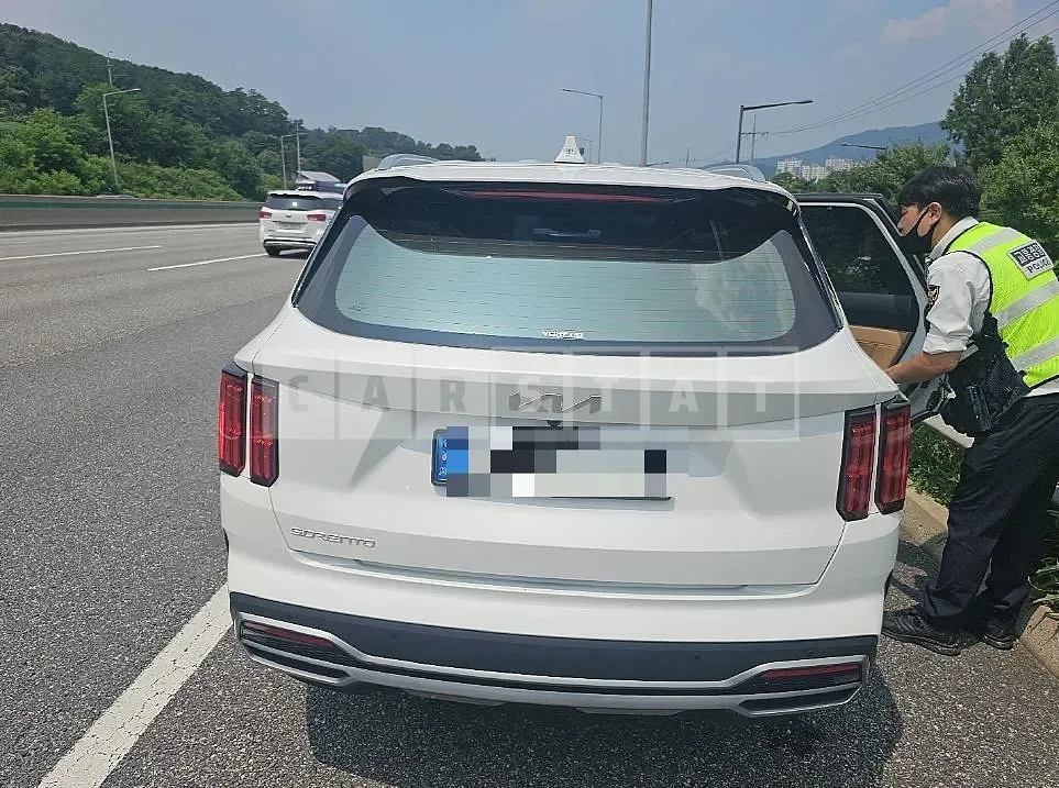 Photo 2 of 7: 2023 Kia Sorento — Korean insurance auction