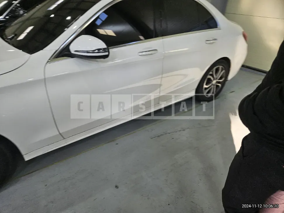 Photo 2 of 45: 2016 Mercedes-Benz C200 — Korean insurance auction