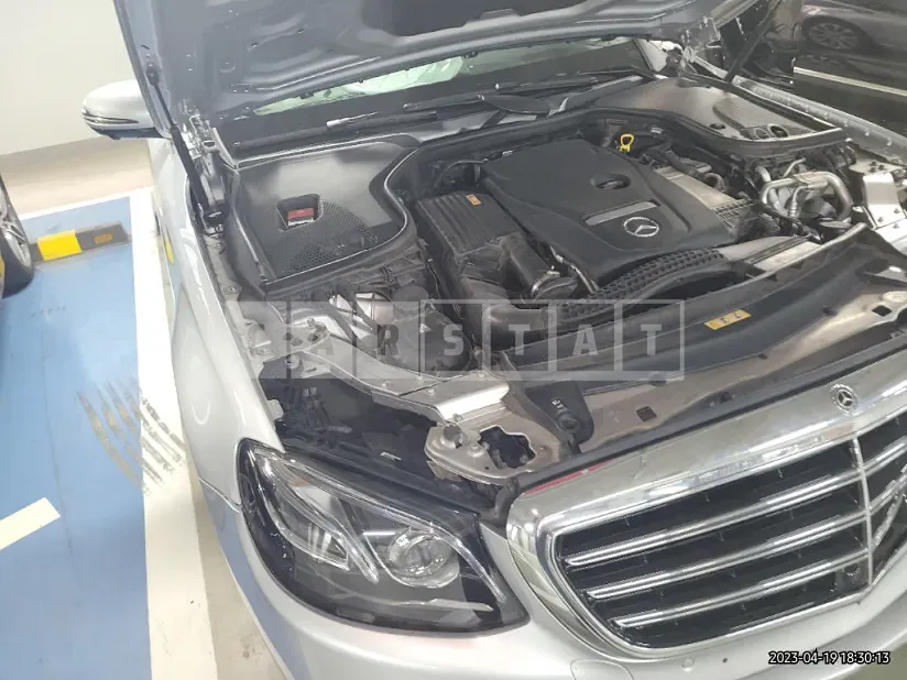 Photo 2 of 27: 2017 Mercedes-Benz E300 4Matic, VIN WDDZF4KB6HA250933 — Korean insurance auction