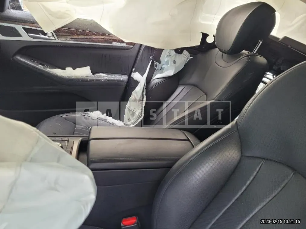 Photo 2 of 19: 2015 Genesis 3.3 — Korean insurance auction
