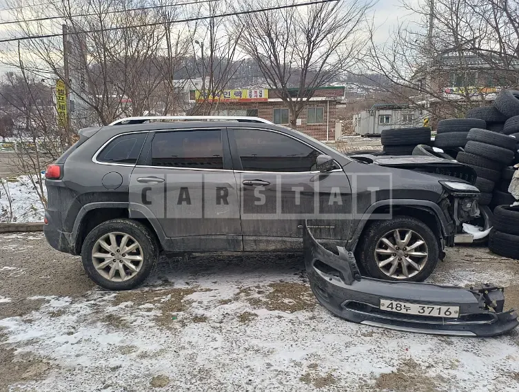 Photo 2 of 7: 2015 Jeep Cherokee, VIN 1C4PJMDY8FW577092 — Korean insurance auction