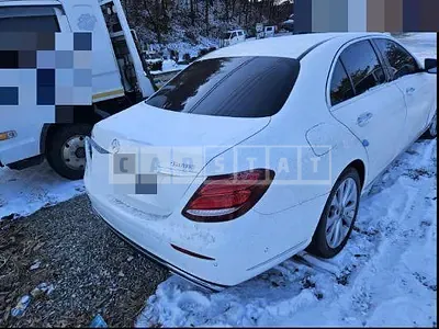 Photo 1 of 17: 2017 Mercedes-Benz E220 d 4Matic — Korean insurance auction