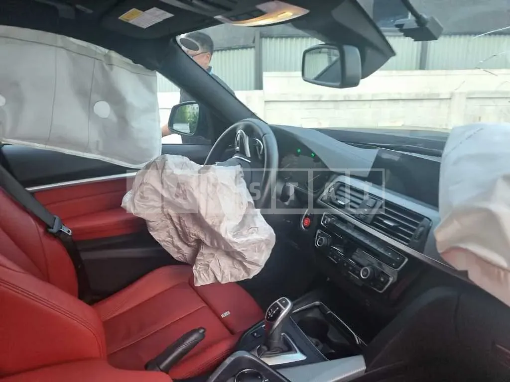 Photo 2 of 19: 2018 BMW 330i, VIN WBA8B9109JA539466 — Korean insurance auction