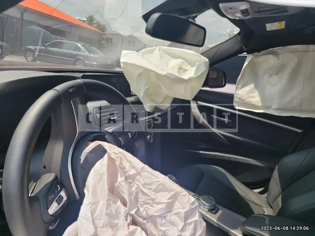 Photo 2 of 19: 2018 BMW 320i, VIN WBA8A910XJAH11610 — Korean insurance auction