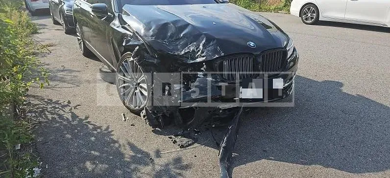 Photo 2 of 15: 2016 BMW 750Li xDrive, VIN WBAJF2109GG3B2471 — Korean insurance auction