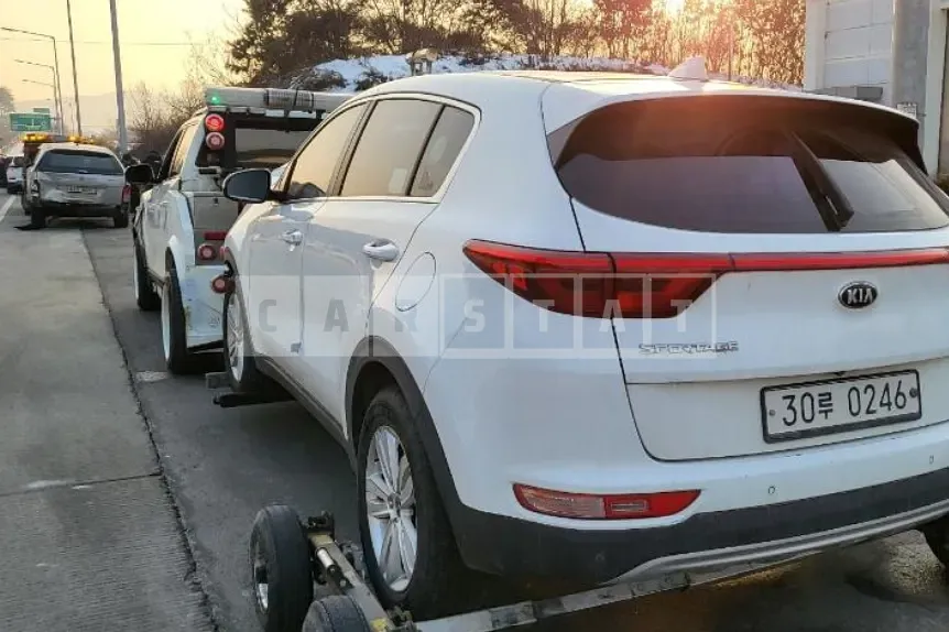 Photo 2 of 4: 2017 Kia Sportage, VIN KNAPL813DHK184680 — Korean insurance auction