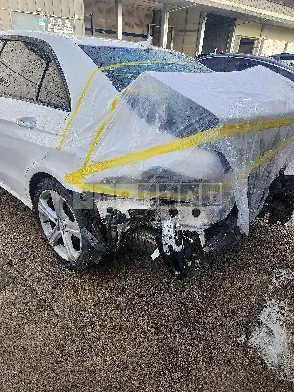 Photo 2 of 13: 2015 Mercedes-Benz E220 BlueTec — Korean insurance auction