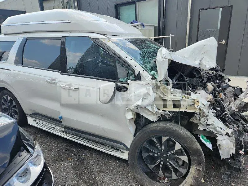 Photo 2 of 82: 2022 Kia Carnival High Limousine 2.2, VIN KNANE81BBPS240956 — Korean insurance auction