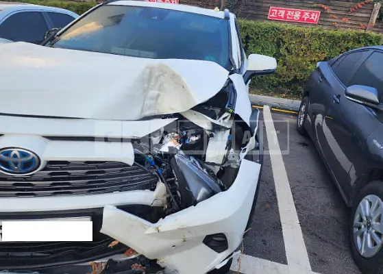 Photo 2 of 23: 2019 Toyota RAV4 Hybrid AWD, VIN JTMDWRFVXKD030464 — Korean insurance auction