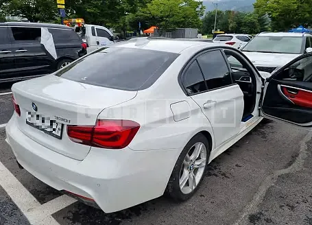 Photo 2 of 9: 2018 BMW 330i, VIN WBA8B9109JA826595 — Korean insurance auction