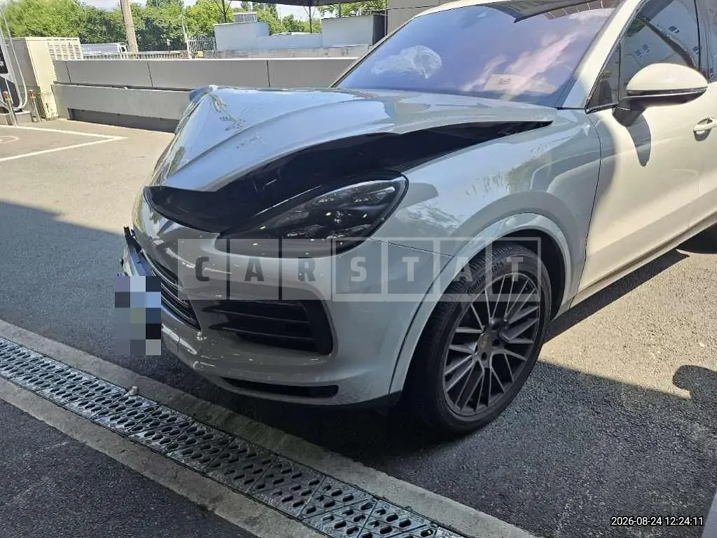 Photo 2 of 9: 2023 Porsche Cayenne — Korean insurance auction