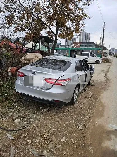Photo 1 of 15: 2020 Toyota Camry Hybrid LE — Korean insurance auction