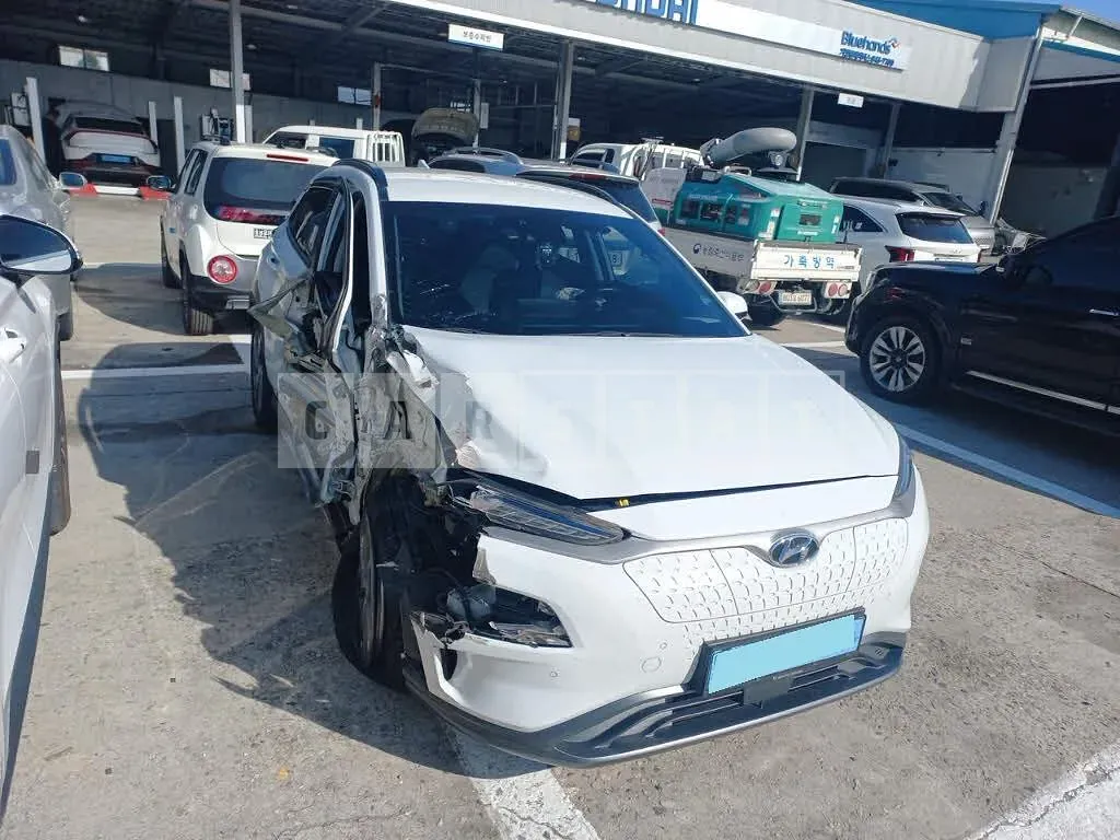 Photo 2 of 17: 2019 Hyundai Kona Electric, VIN KMHK381GFKU047894 — Korean insurance auction