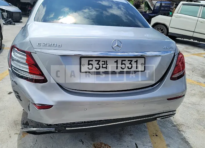Photo 2 of 36: 2017 Mercedes-Benz E220d 4Matic, VIN WDDZF0FB7HA223517 — Korean insurance auction