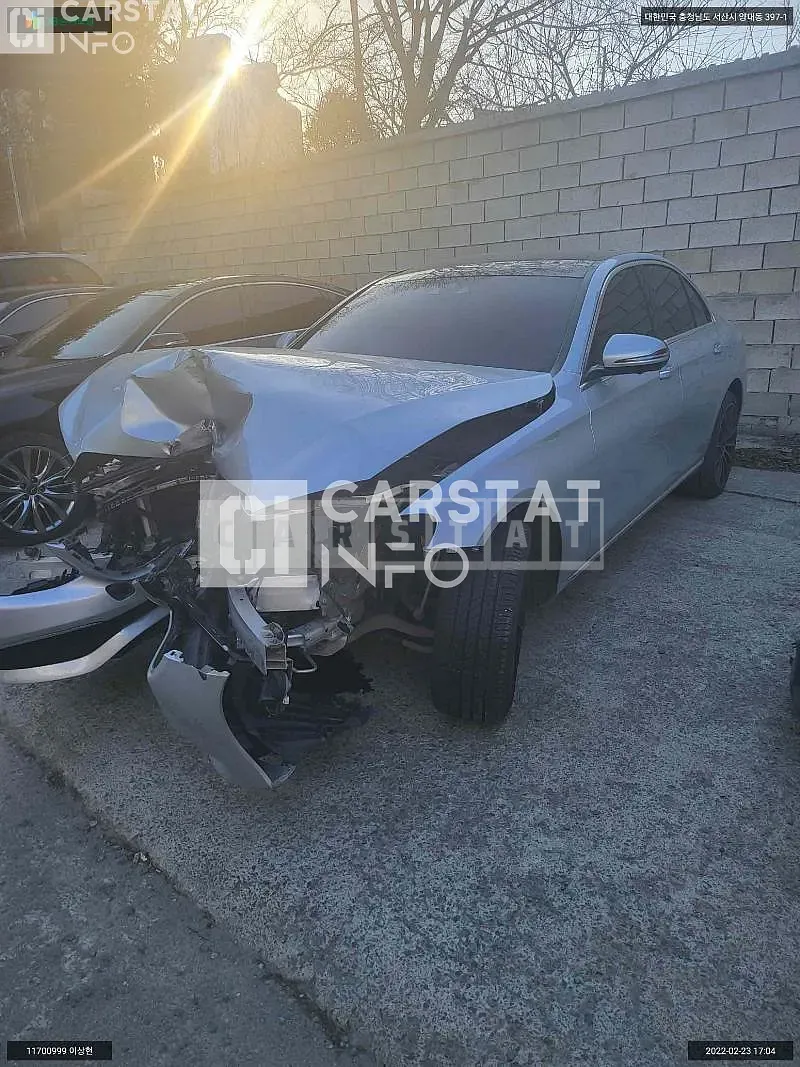 Photo 2 of 22: 2017 Mercedes-Benz E300 4Matic, VIN WDDZF4KB2HA177964 — Korean insurance auction