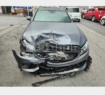 Photo 1 of 32: 2020 Mercedes-Benz E300 e 4Matic — Korean insurance auction