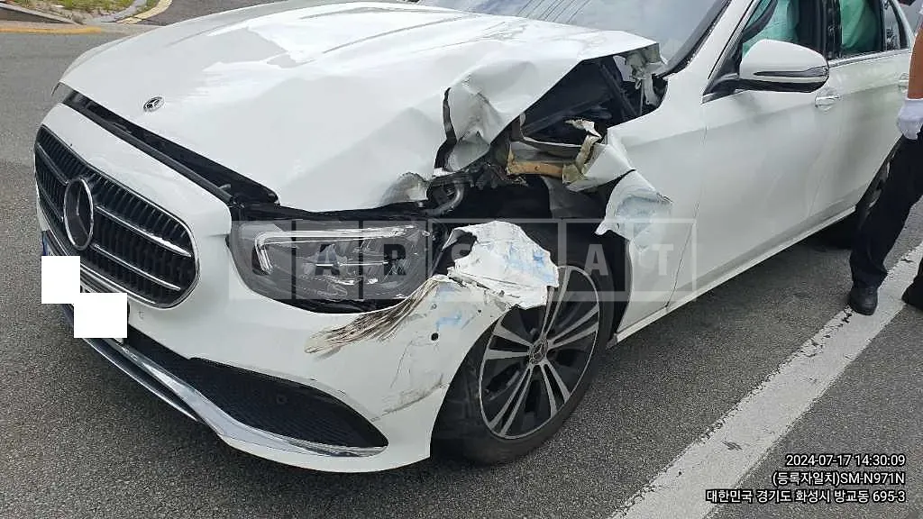 Photo 2 of 11: 2021 Mercedes-Benz E250 — Korean insurance auction