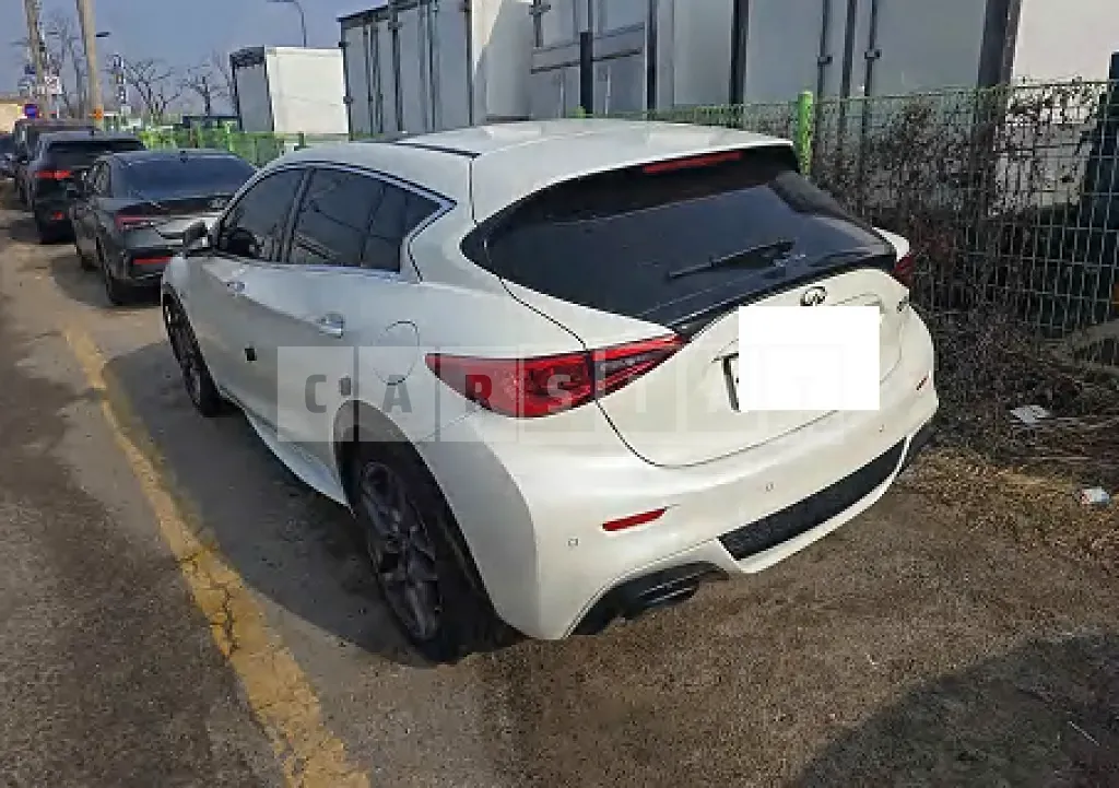 Photo 2 of 10: 2017 Infiniti Q30 — Korean insurance auction