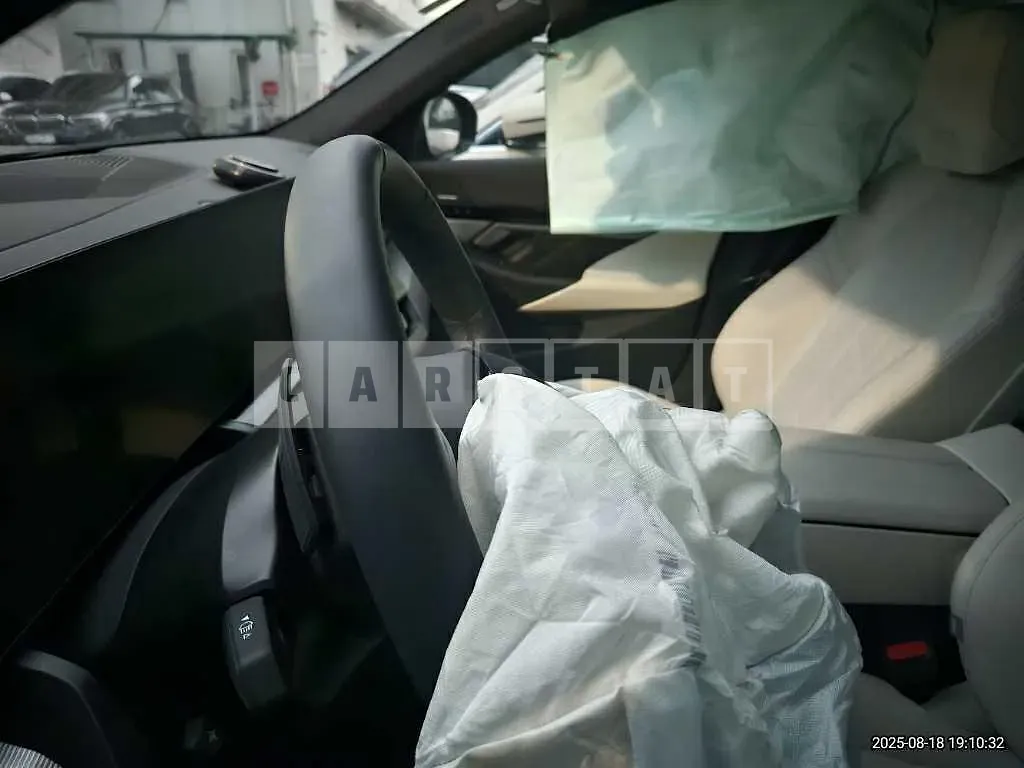 Photo 2 of 19: 2024 BMW 520i — Korean insurance auction