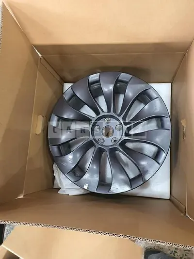 Photo 1 of 4: 2021 Tesla (parts) Model Y Performance Wheels — Korean insurance auction